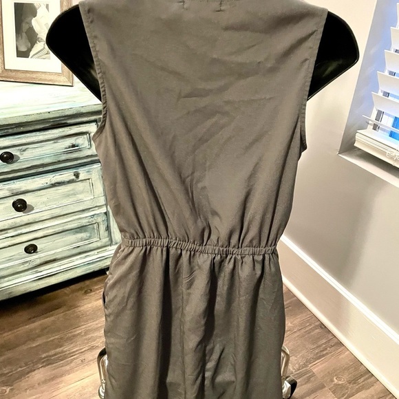 Bebop Sleeveless Grey Dress w/ Pockets - Picture 4 of 6